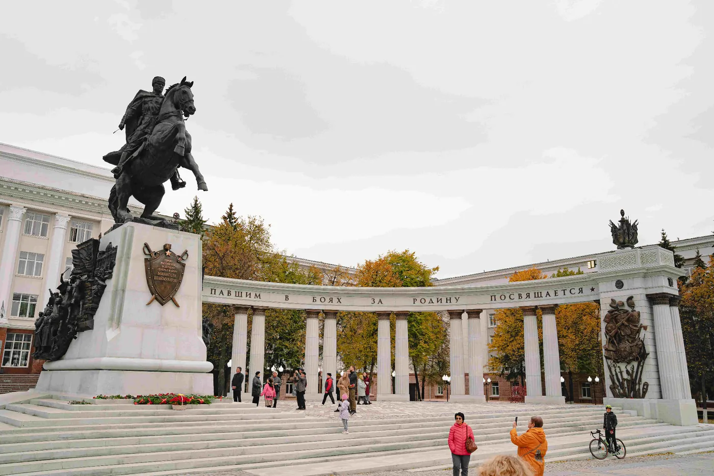 Памятник Шаймуратову